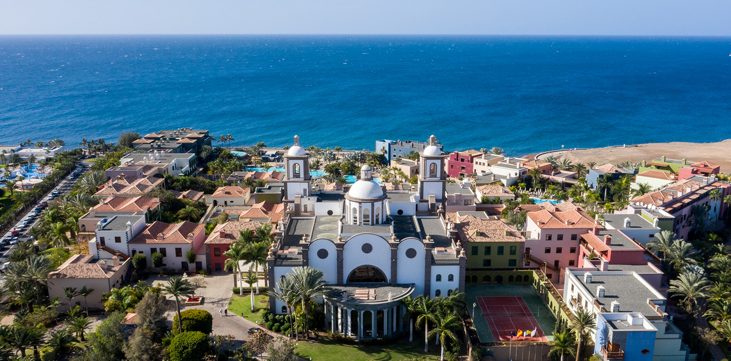  Iconic aerial image of the Lopesan Villa del Conde, Resort & Thalasso hotel in Meloneras, Gran Canaria 